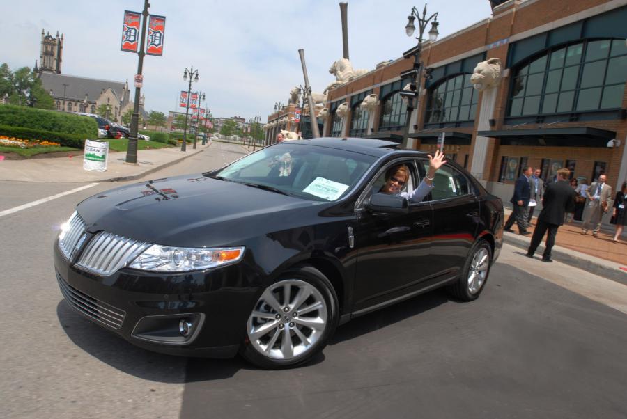  Lincoln MKS 2008 года  (фото 17 из 284)